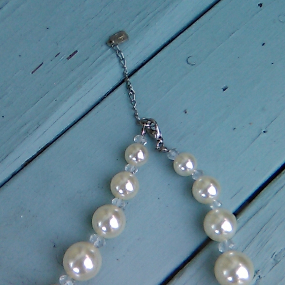 Nwot Faux Off White Pearl  Necklace - Picture 3 of 5